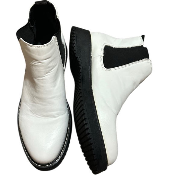 Madden Girl Kweenn White Platform Heel Ankle Boots w/ Round Toe Faux Leather - Picture 1 of 10